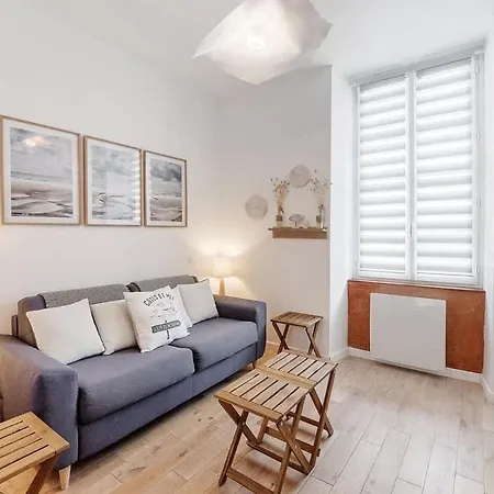 Tassigny - Appartement/ Terrasse - Port 반느